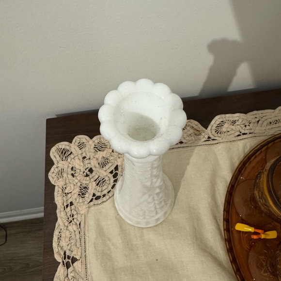 Milk White Vase - Picture 3 of 4